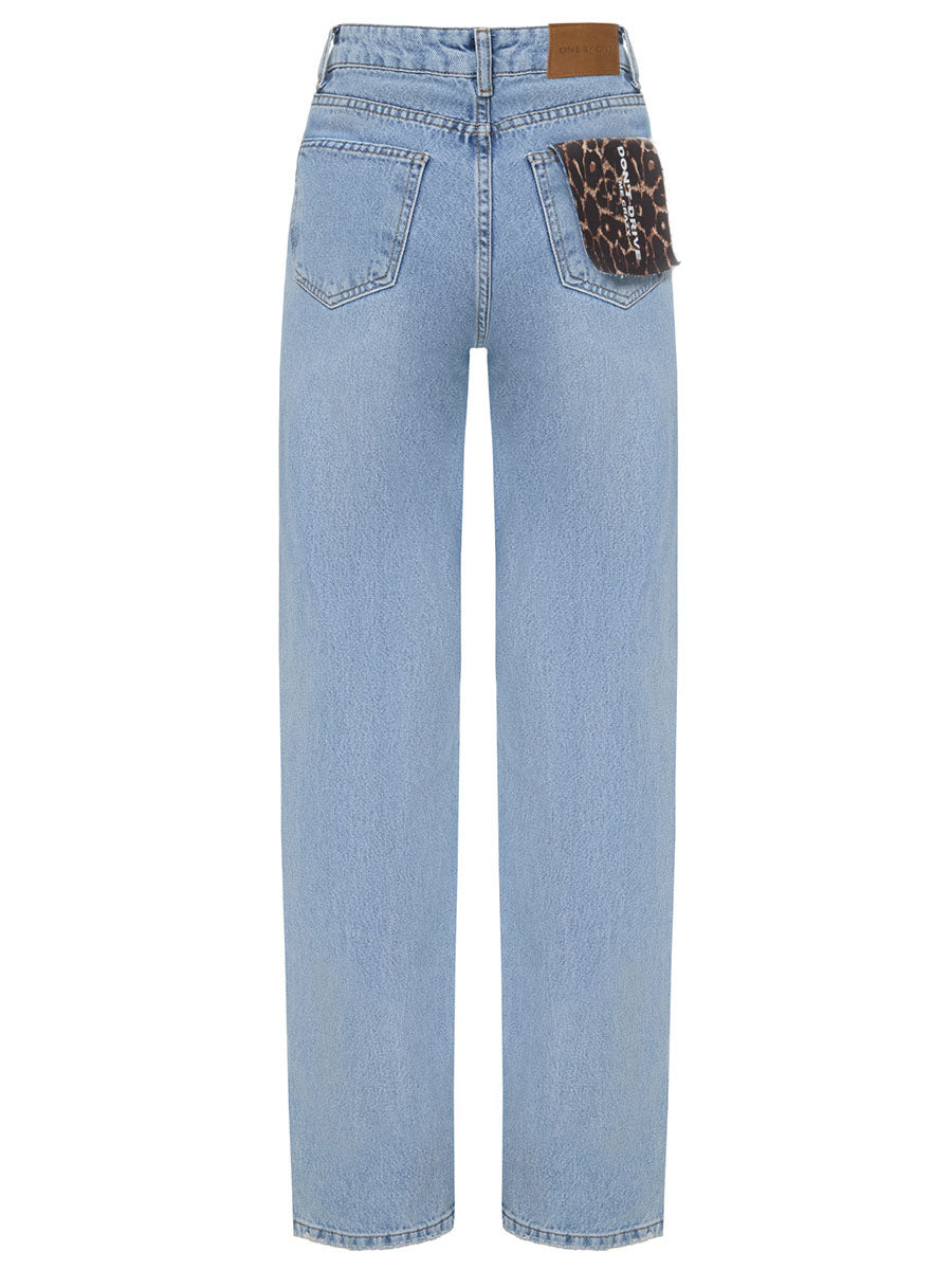 Straight-cut blue jeans with leopard print